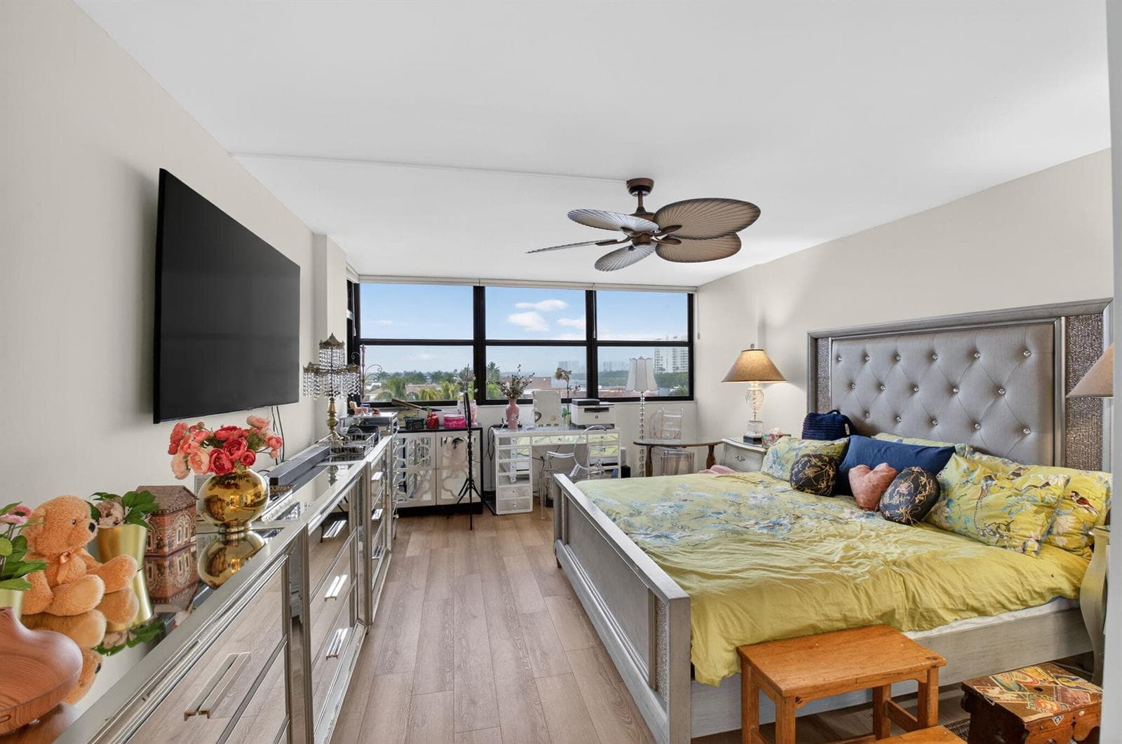 899 Jeffery Street 5100 photo 11