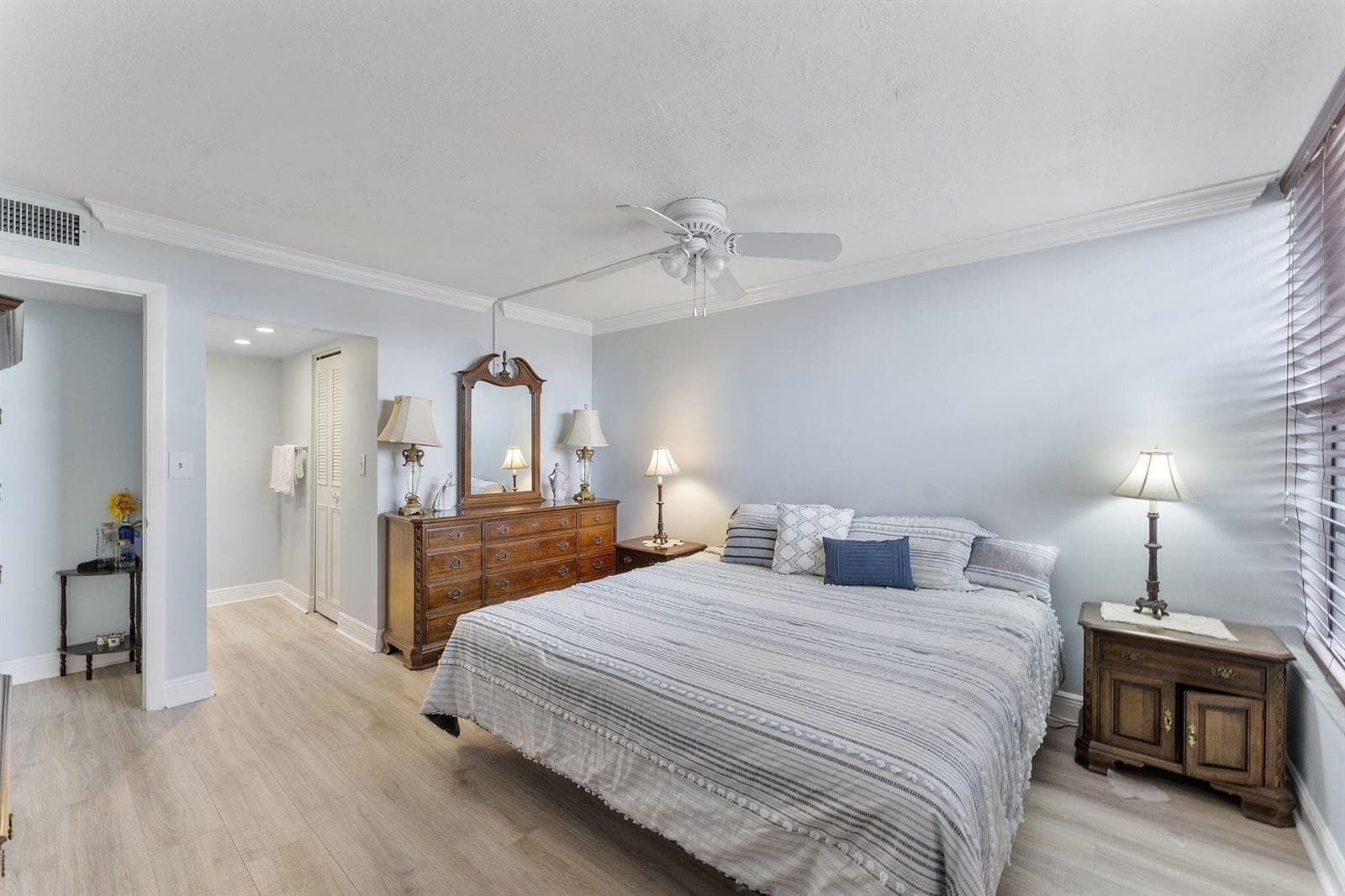 8 N Royal Palm Way 6040 photo 13