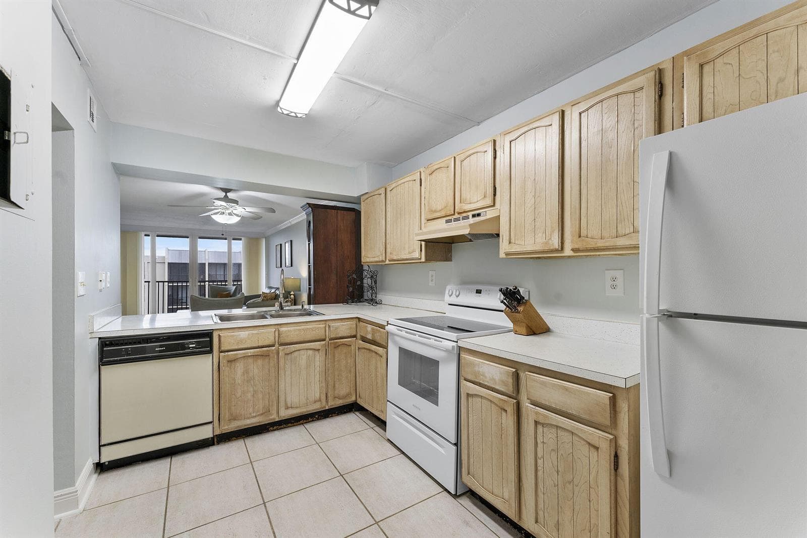 8 N Royal Palm Way 6040 photo 7