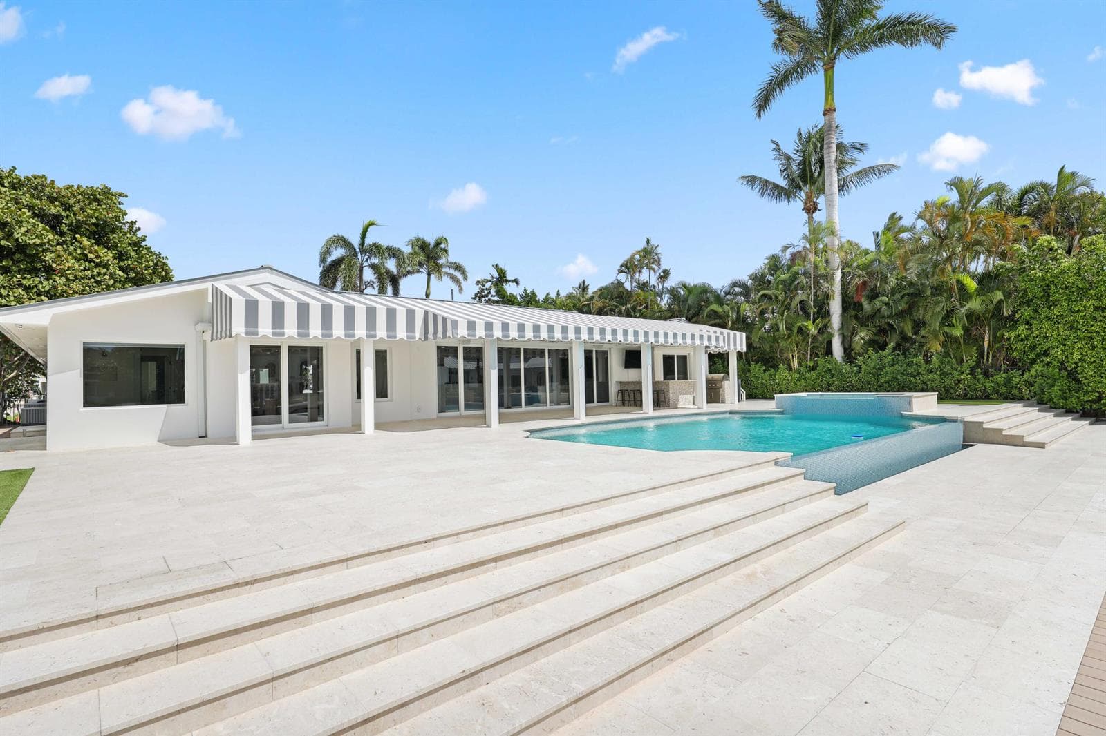 1102 Island Drive photo 4