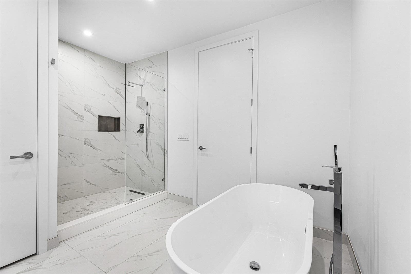 220 Lake Shore Drive 1613 photo 23