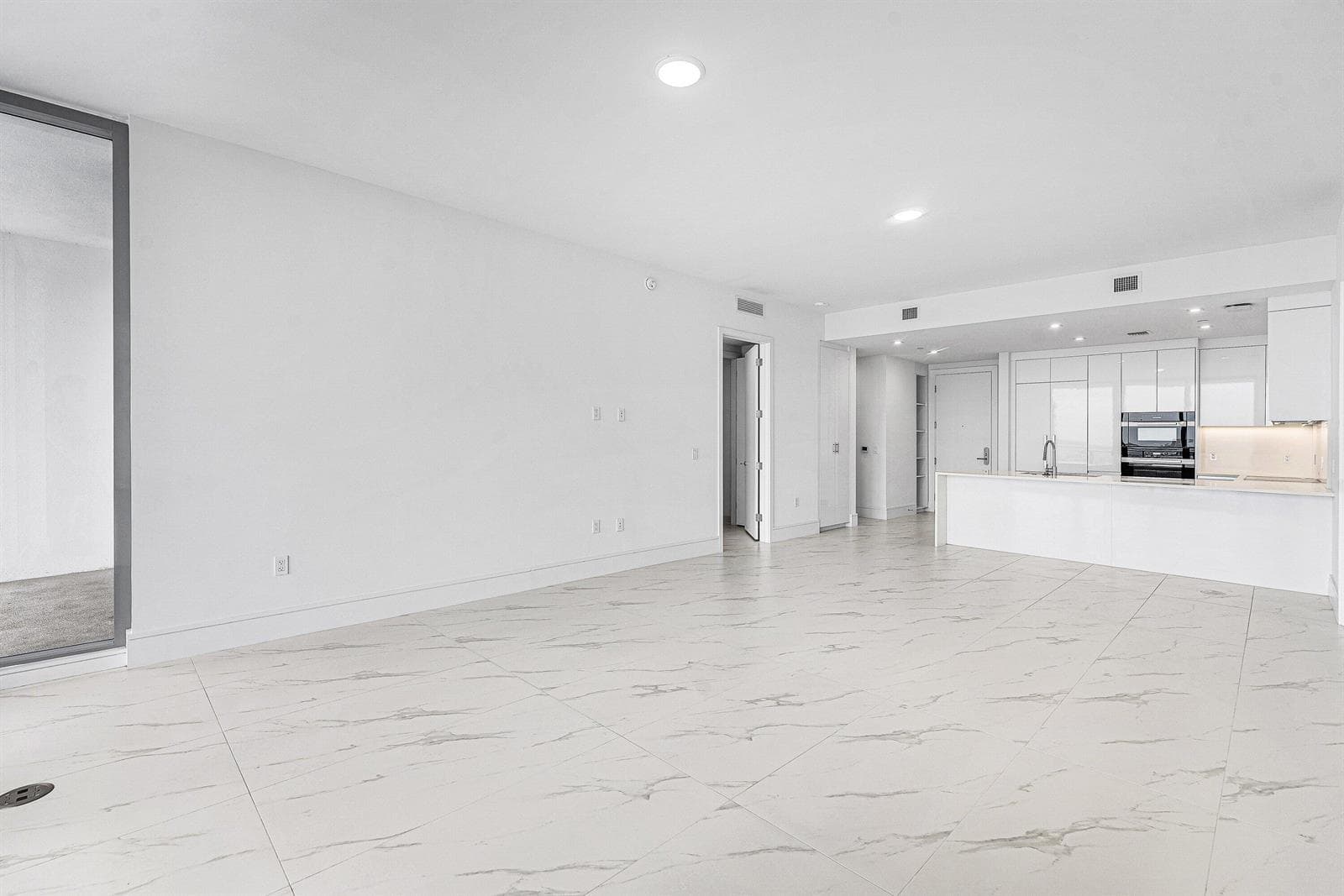 220 Lake Shore Drive 1613 photo 4