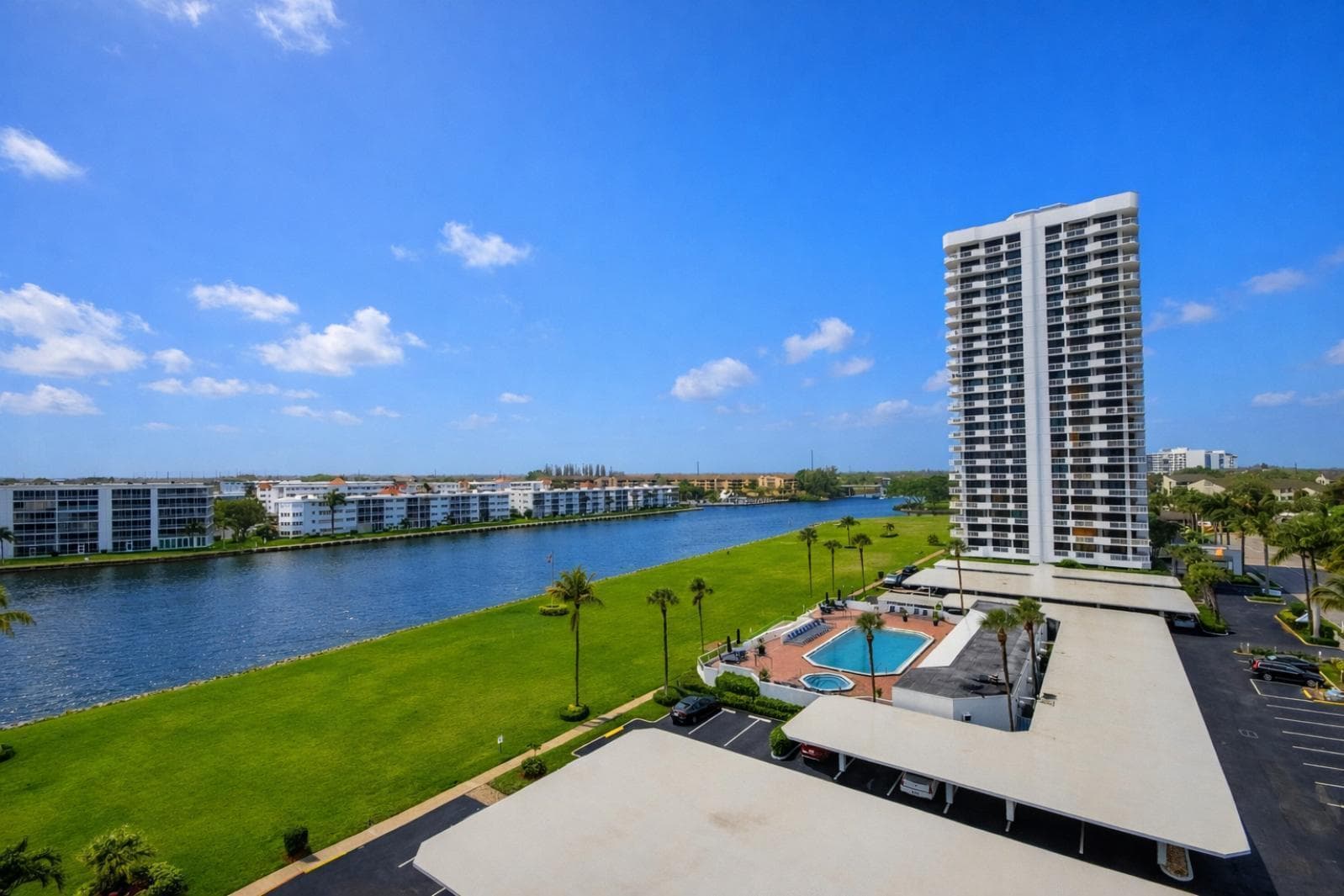 115 Lakeshore Drive 749 photo 2