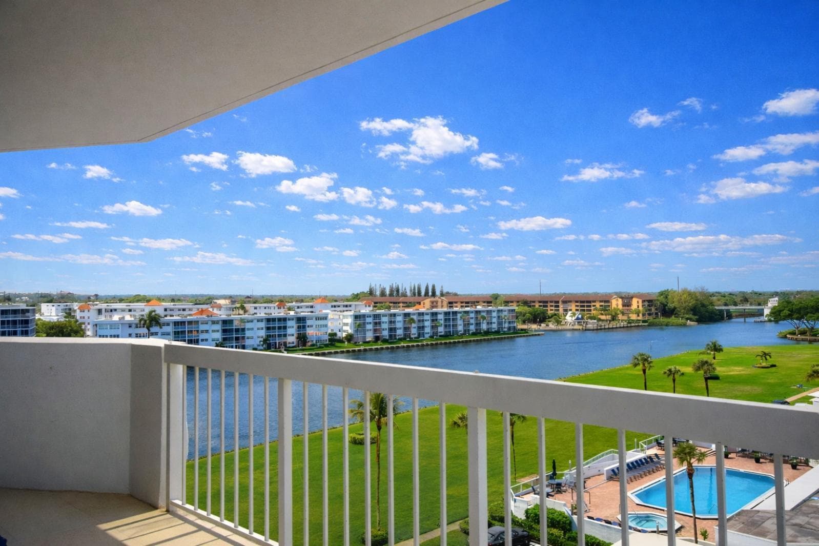 115 Lakeshore Drive 749 photo 1