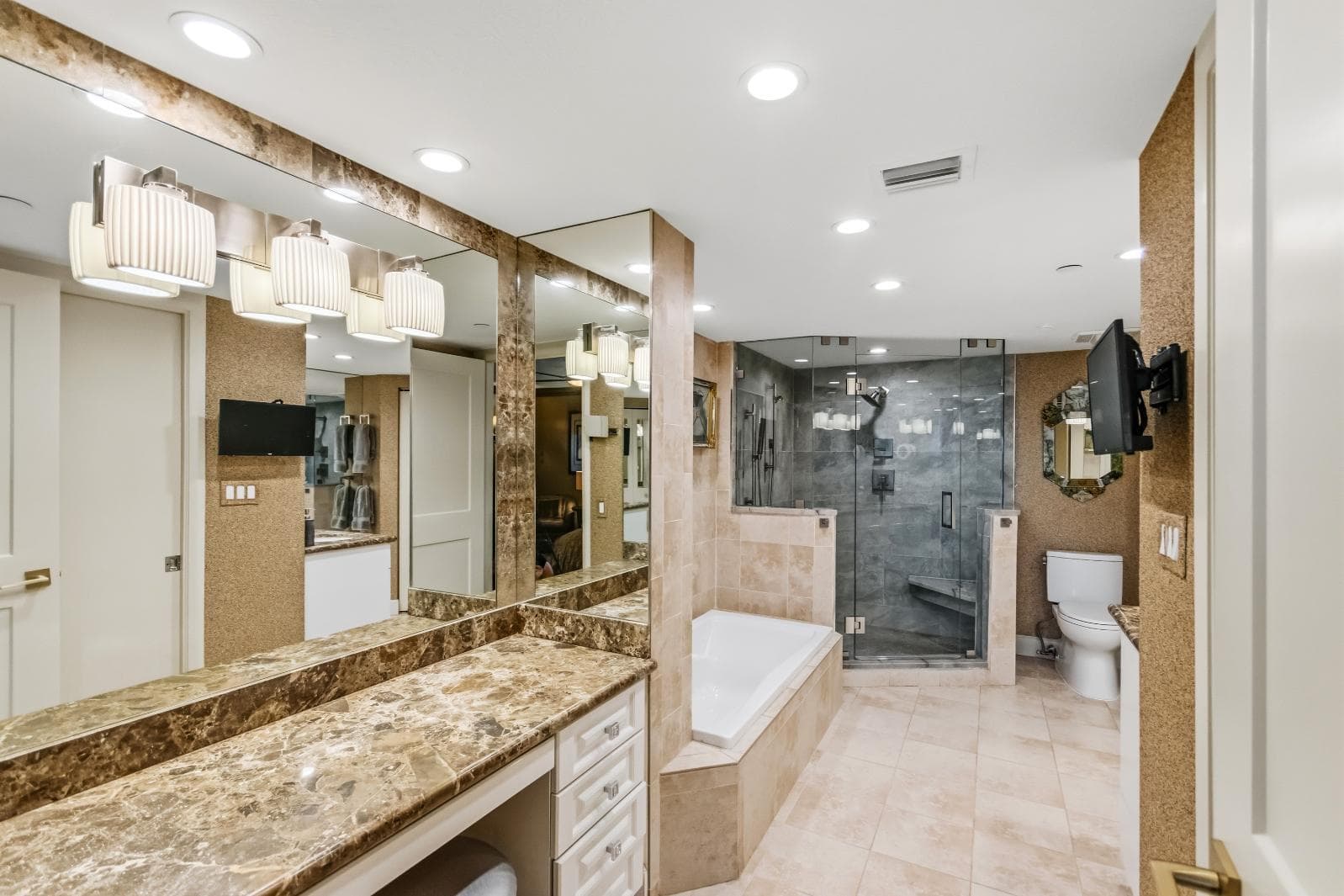 115 Lakeshore Drive 749 photo 21