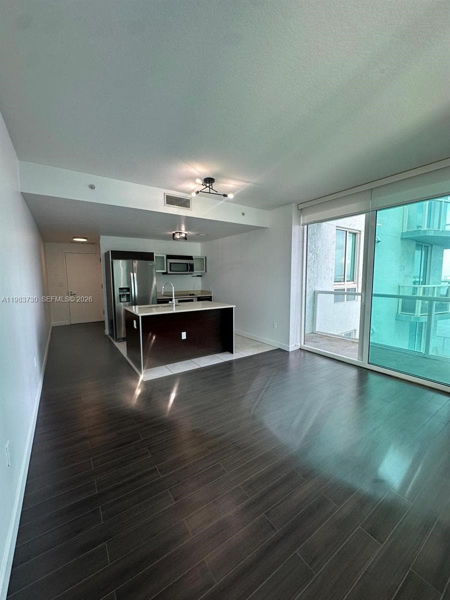 1900 Bayshore Dr 3803 photo 4