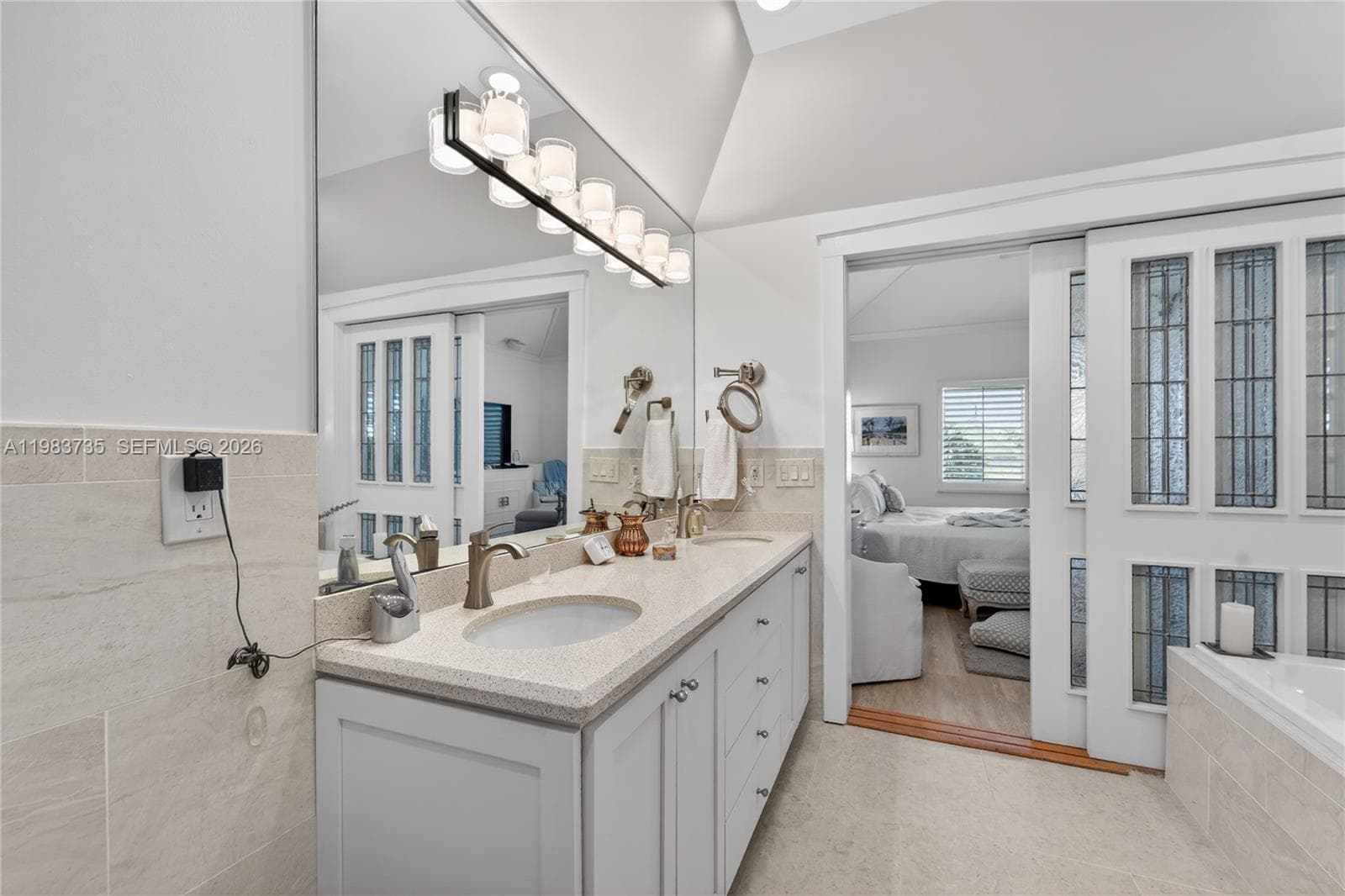 851 Saturn St D photo 20