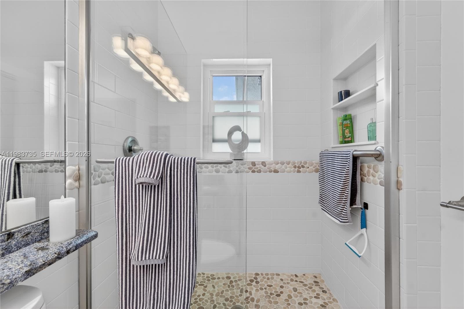 851 Saturn St D photo 24