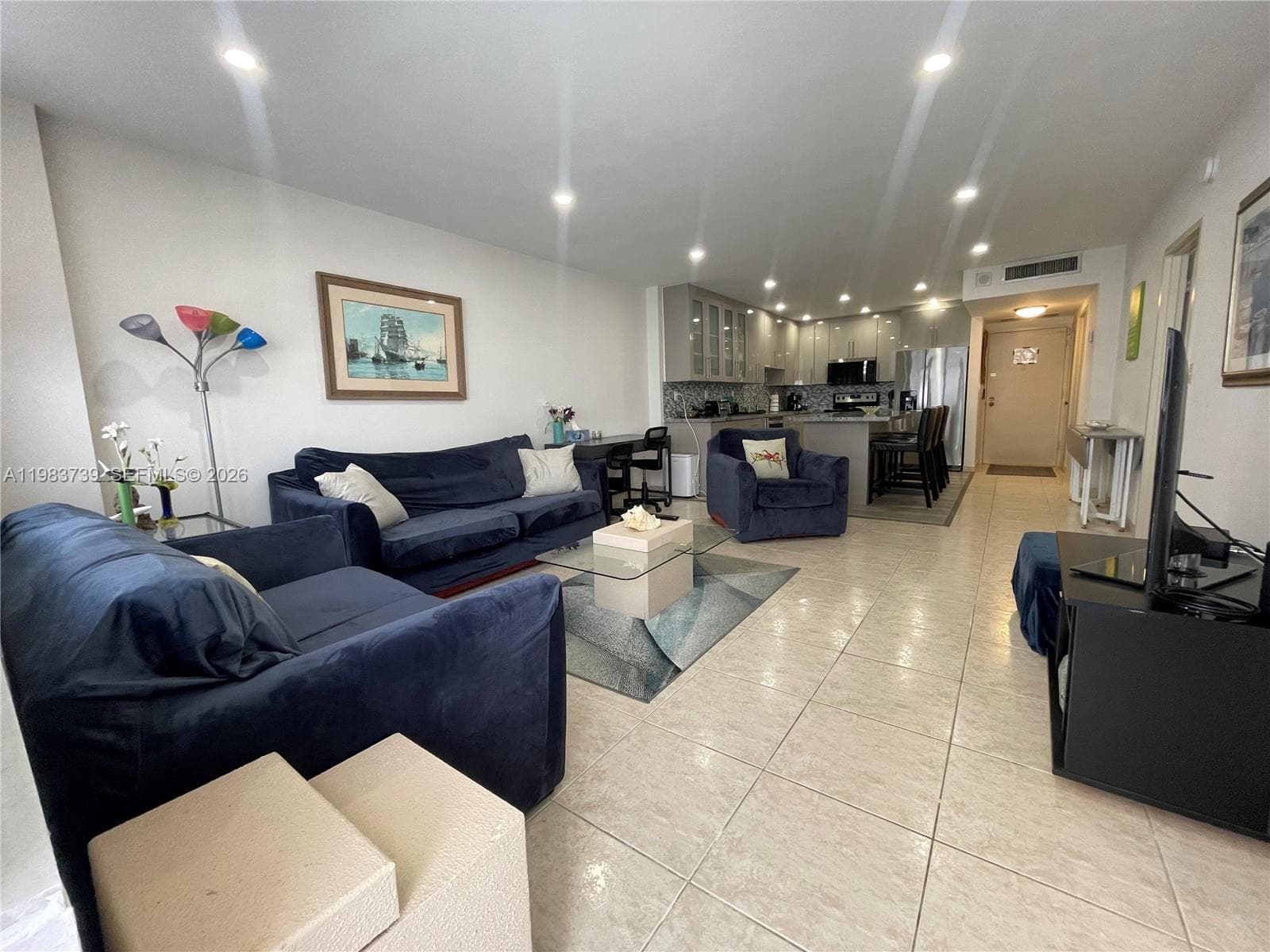 3725 S Ocean Dr 911 photo 2