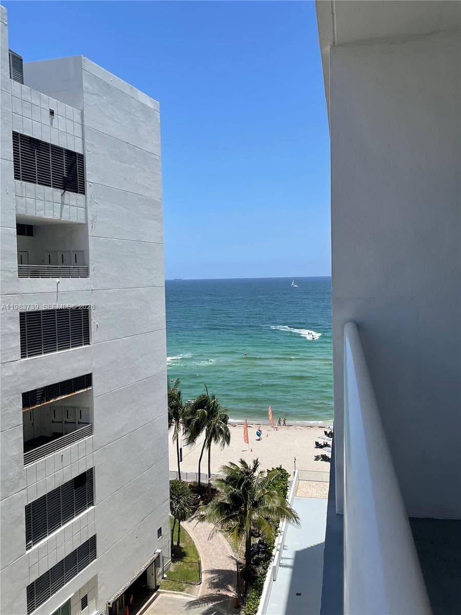 3725 S Ocean Dr 911 photo 9
