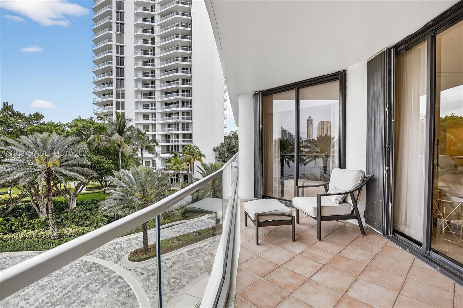 2800 Island Blvd 301 photo 16