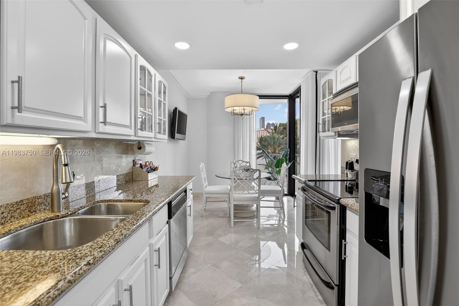 2800 Island Blvd 301 photo 10