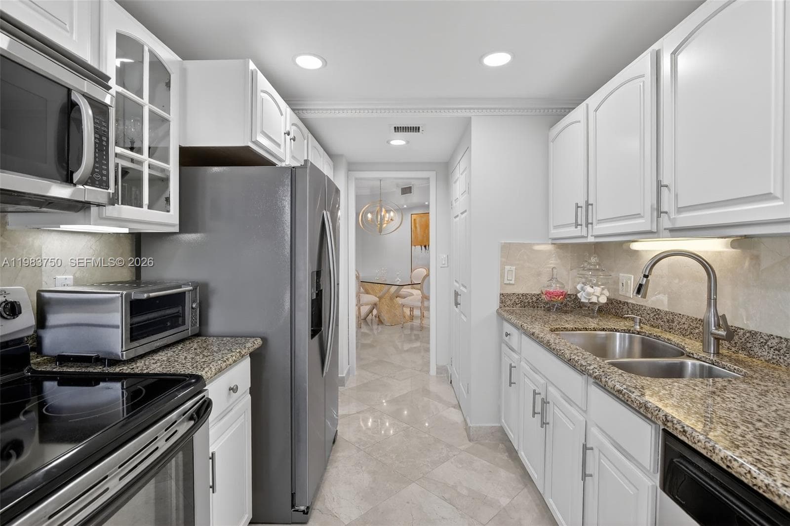 2800 Island Blvd 301 photo 11