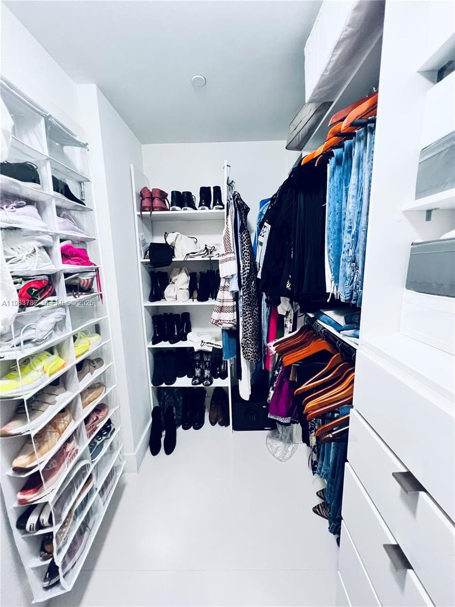 16385 BISCAYNE BLVD 303 photo 17