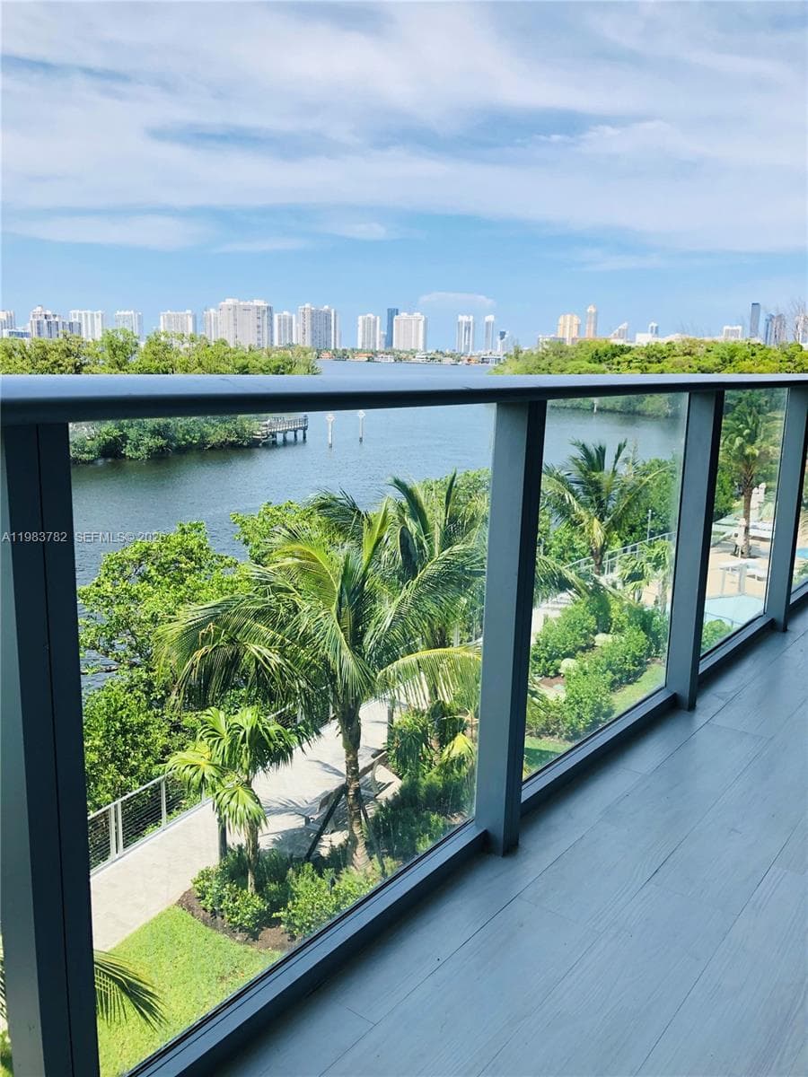 16385 BISCAYNE BLVD 303 photo 22
