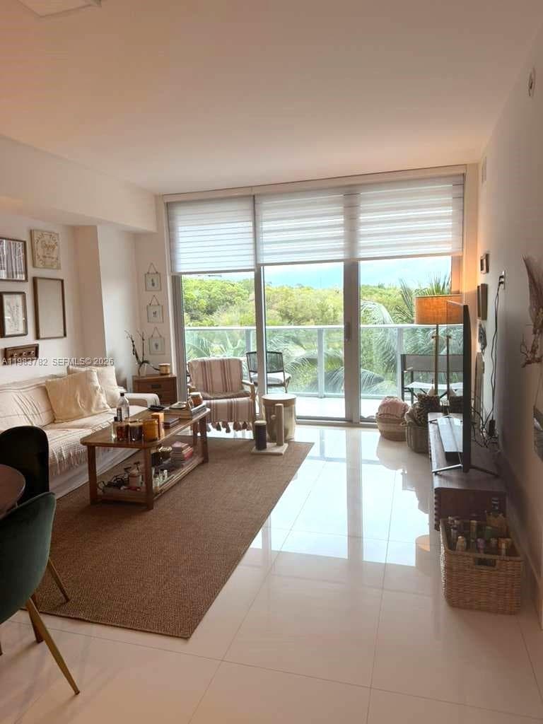 16385 BISCAYNE BLVD 303 photo 4