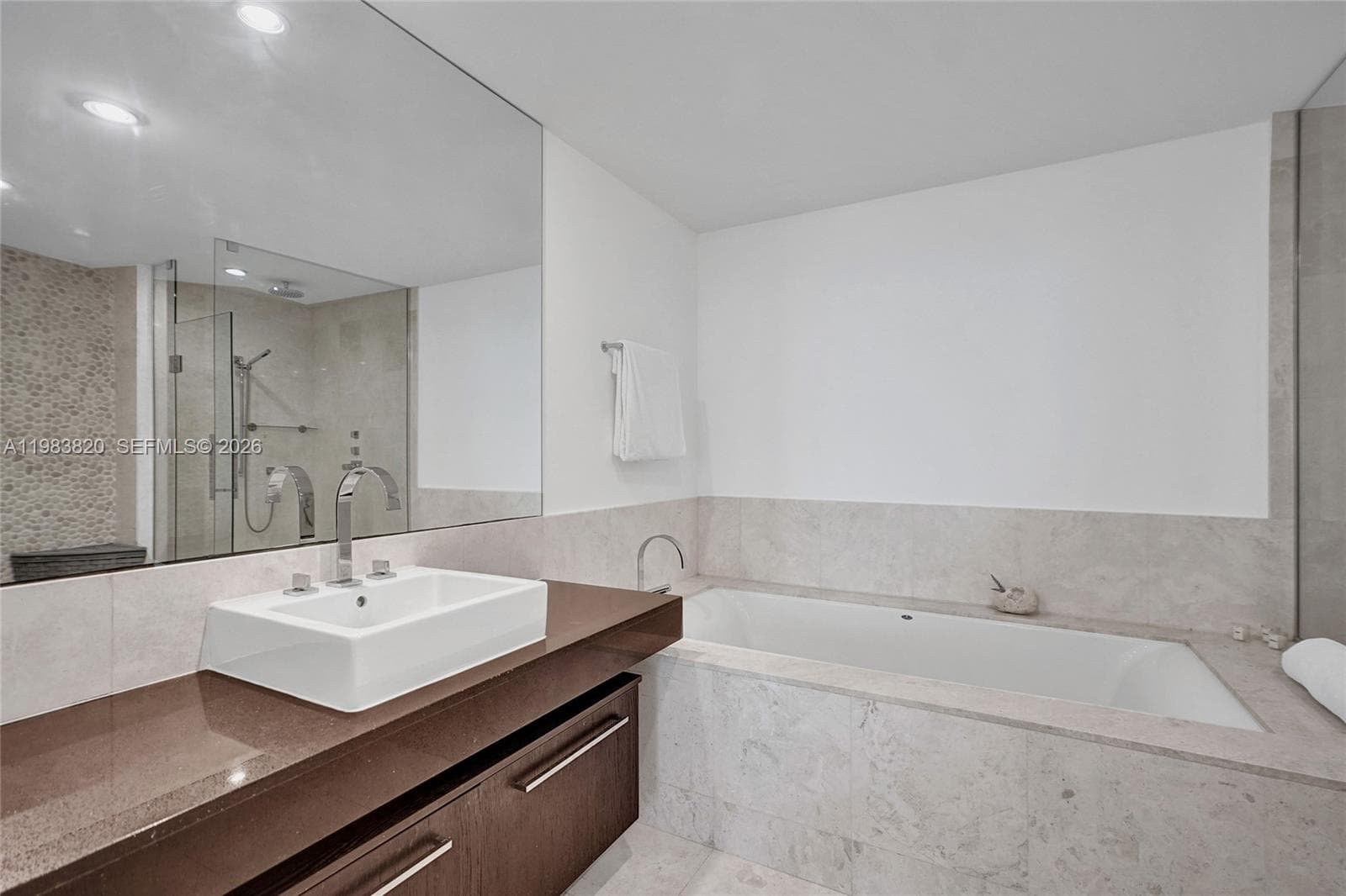 17121 Collins Ave 2003 photo 14