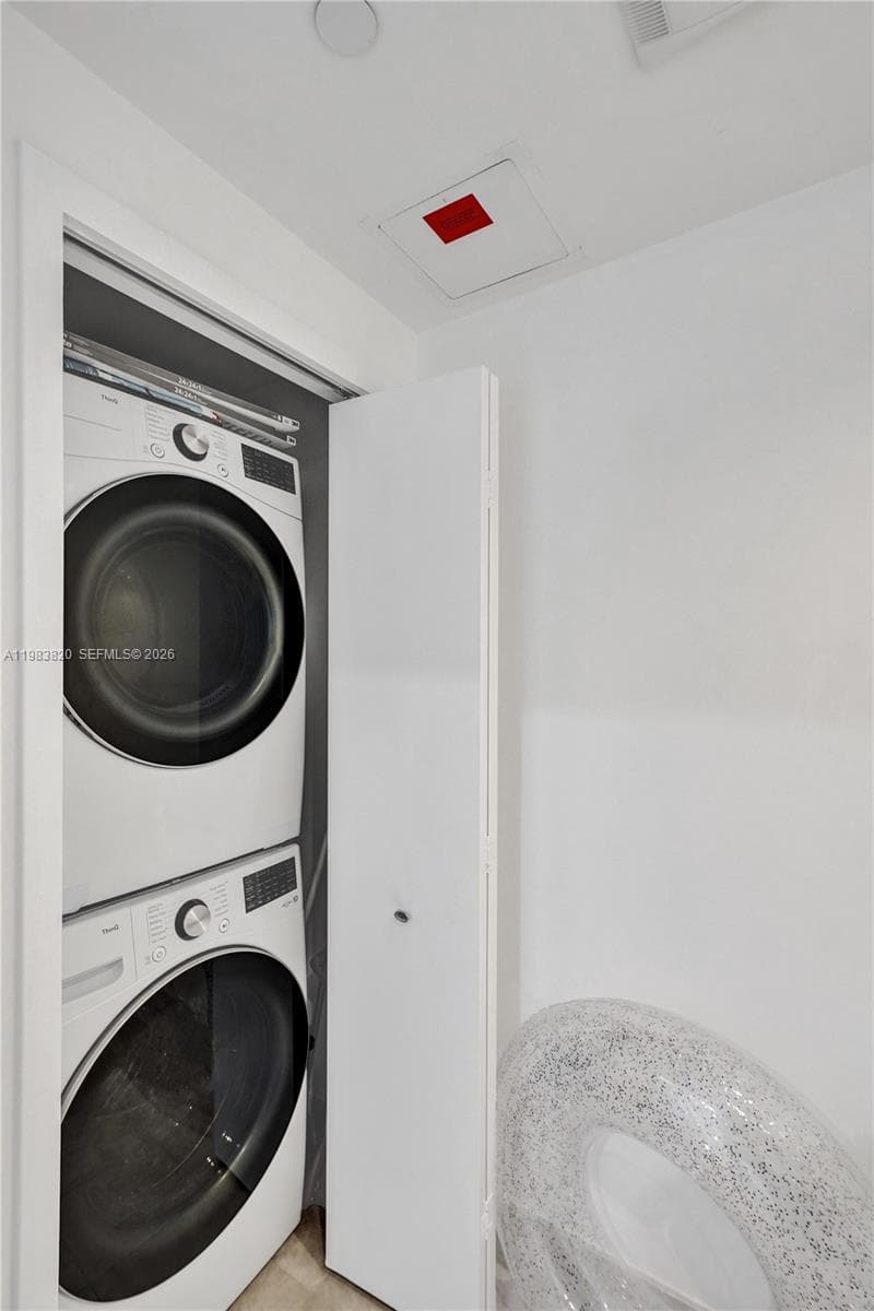 17121 Collins Ave 2003 photo 18