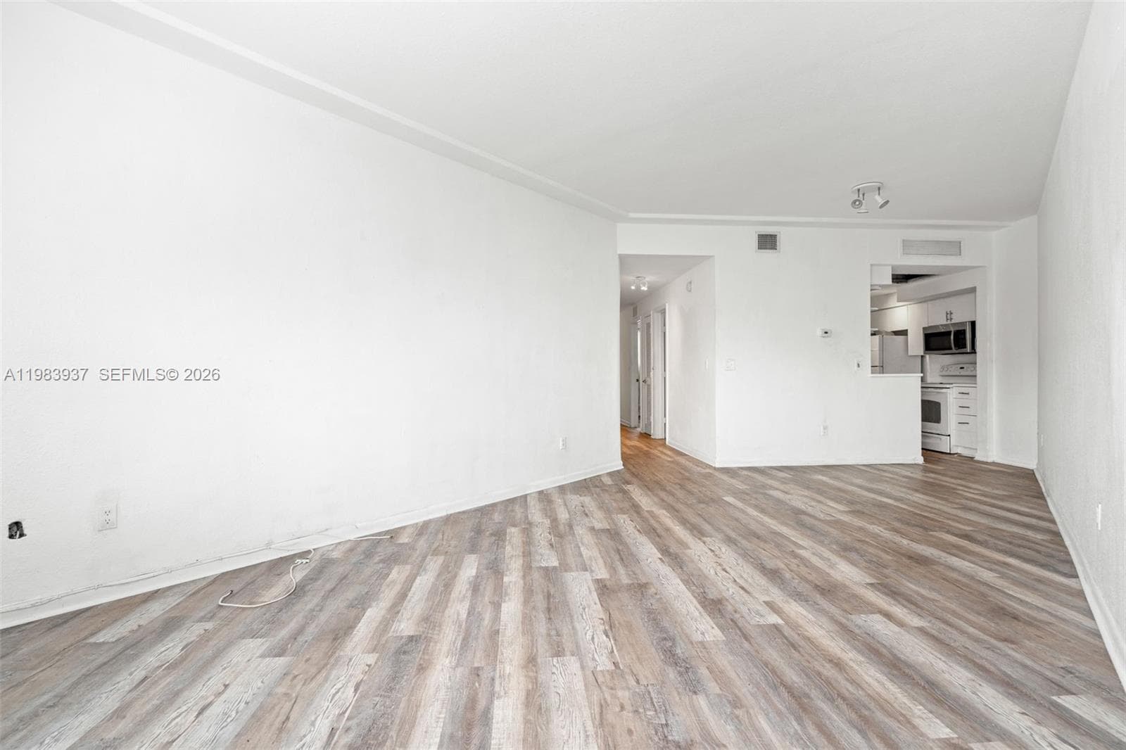 1185 Marseille Dr 202 photo 8