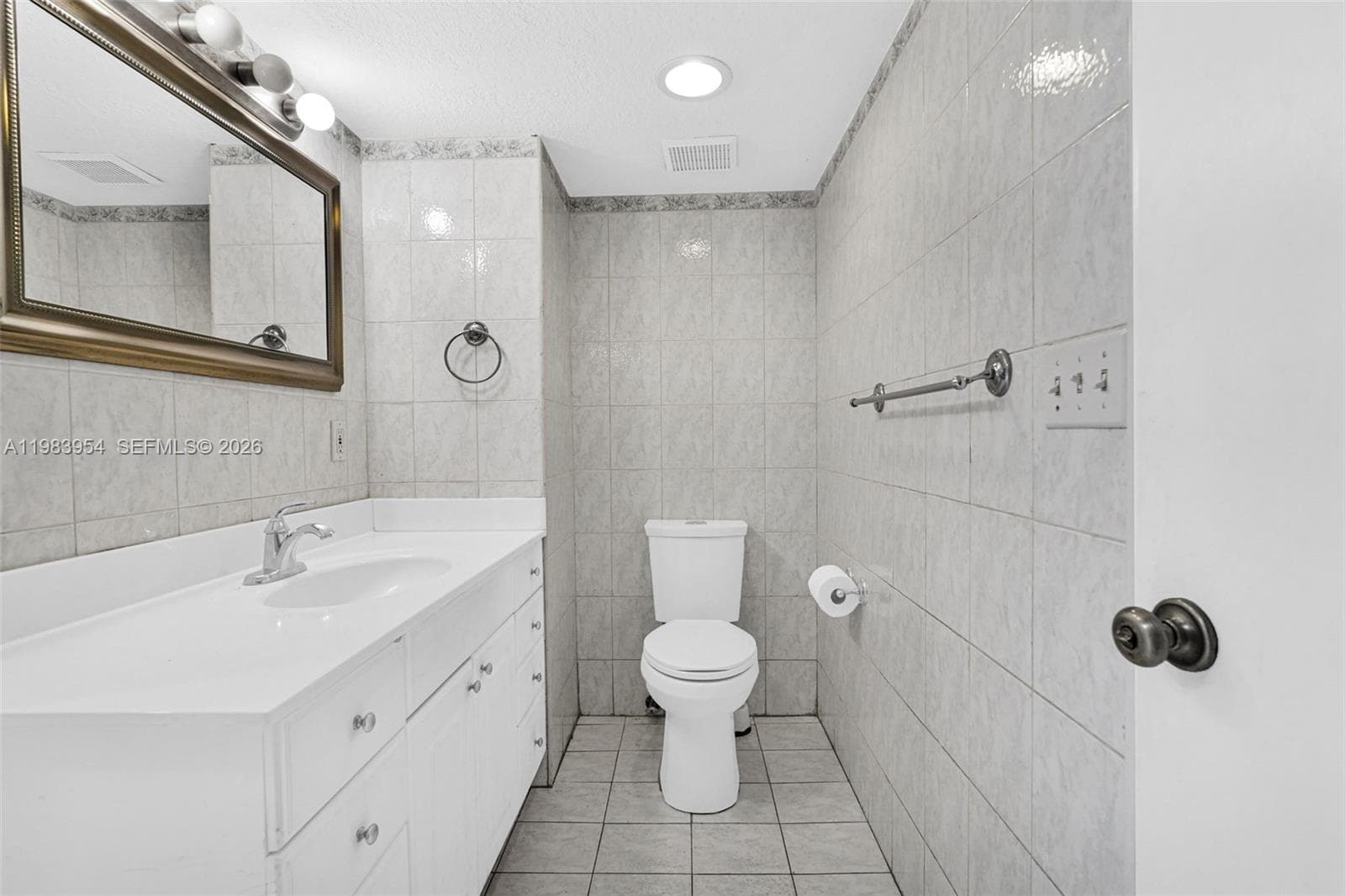 4560 Prairie Ave photo 10