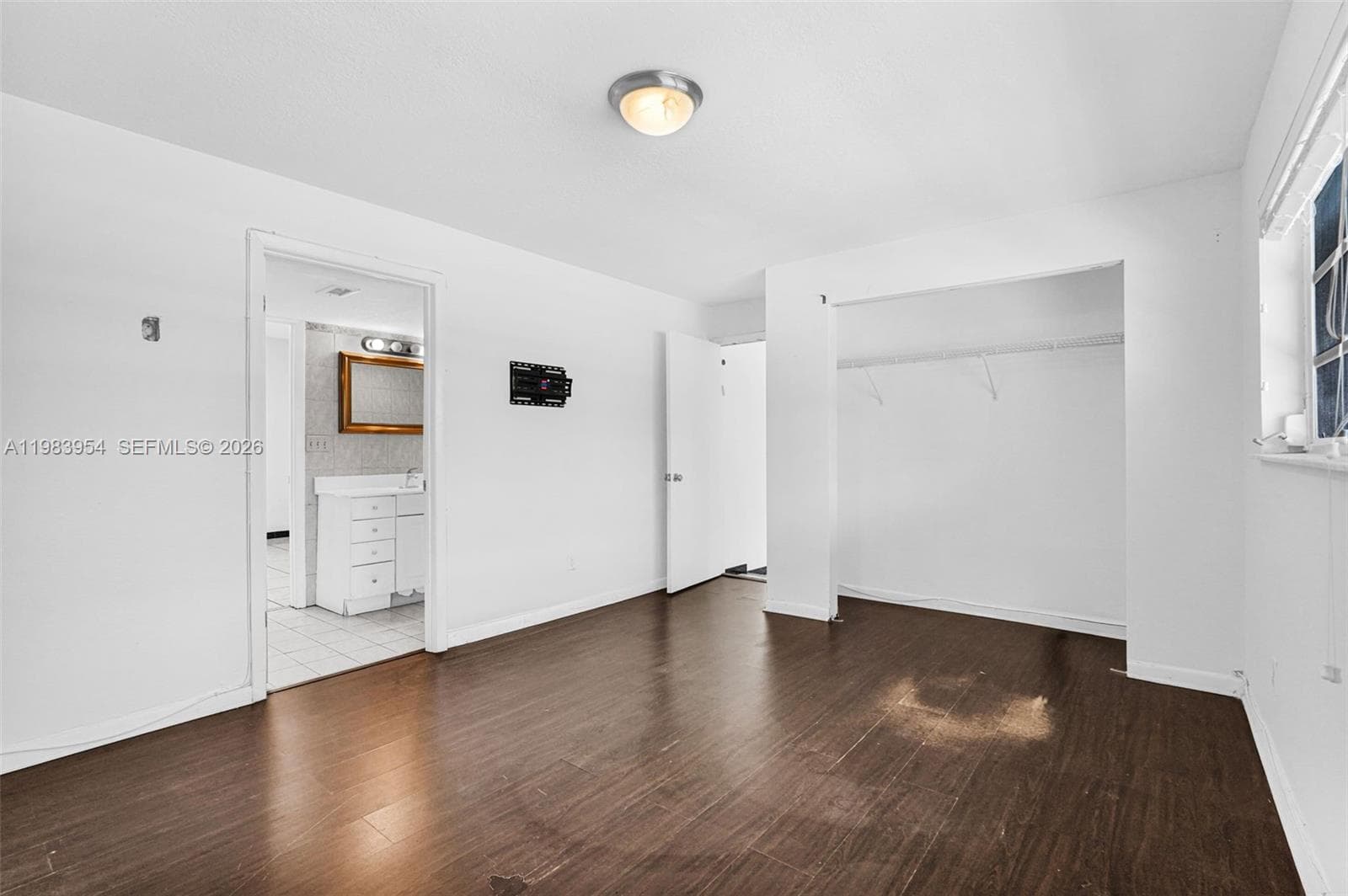 4560 Prairie Ave photo 11