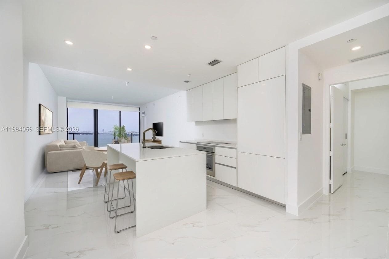 700 24th St 3504 photo 5