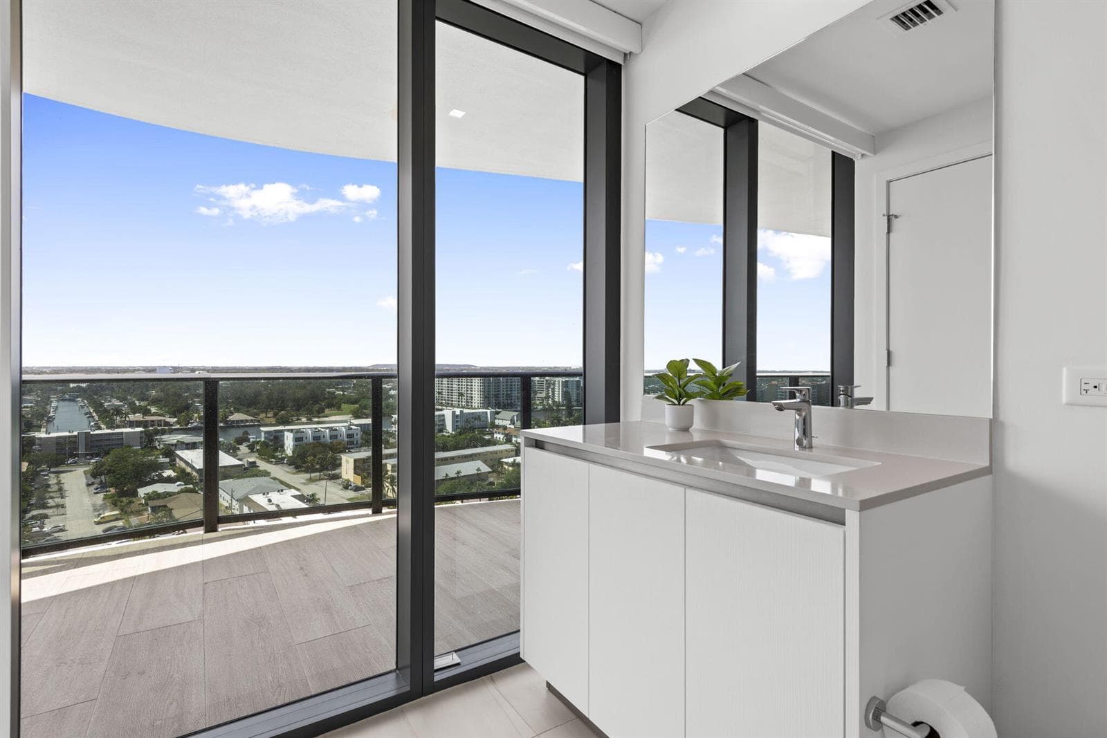 900 N Ocean Boulevard 1501 photo 22