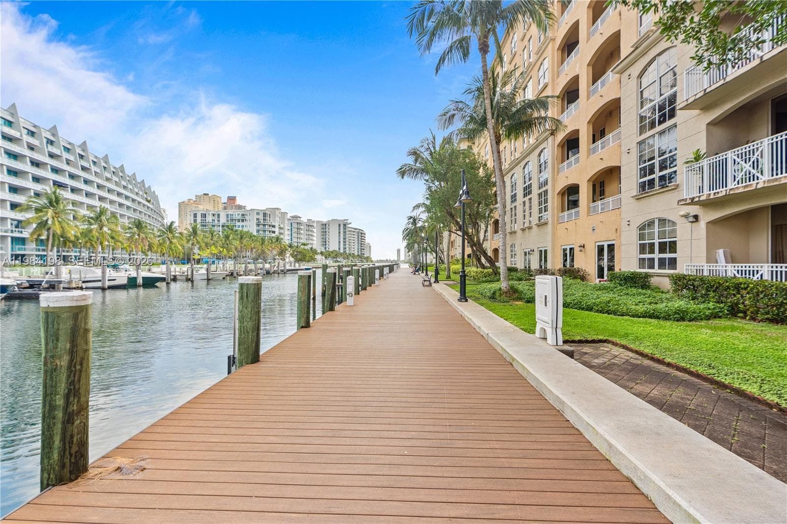 3001 185th St 716 photo 2