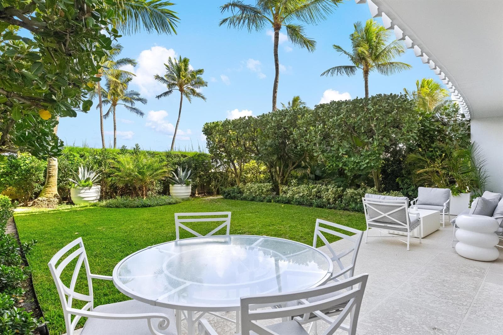 300 S Ocean Boulevard 1b photo 1