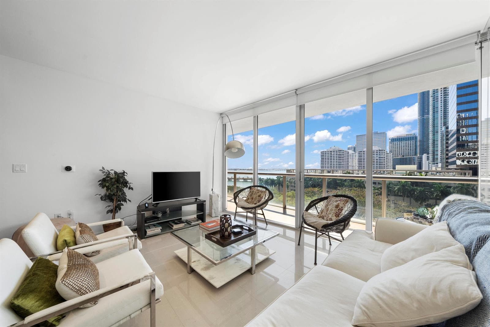 495 Brickell Avenue 811 photo 2