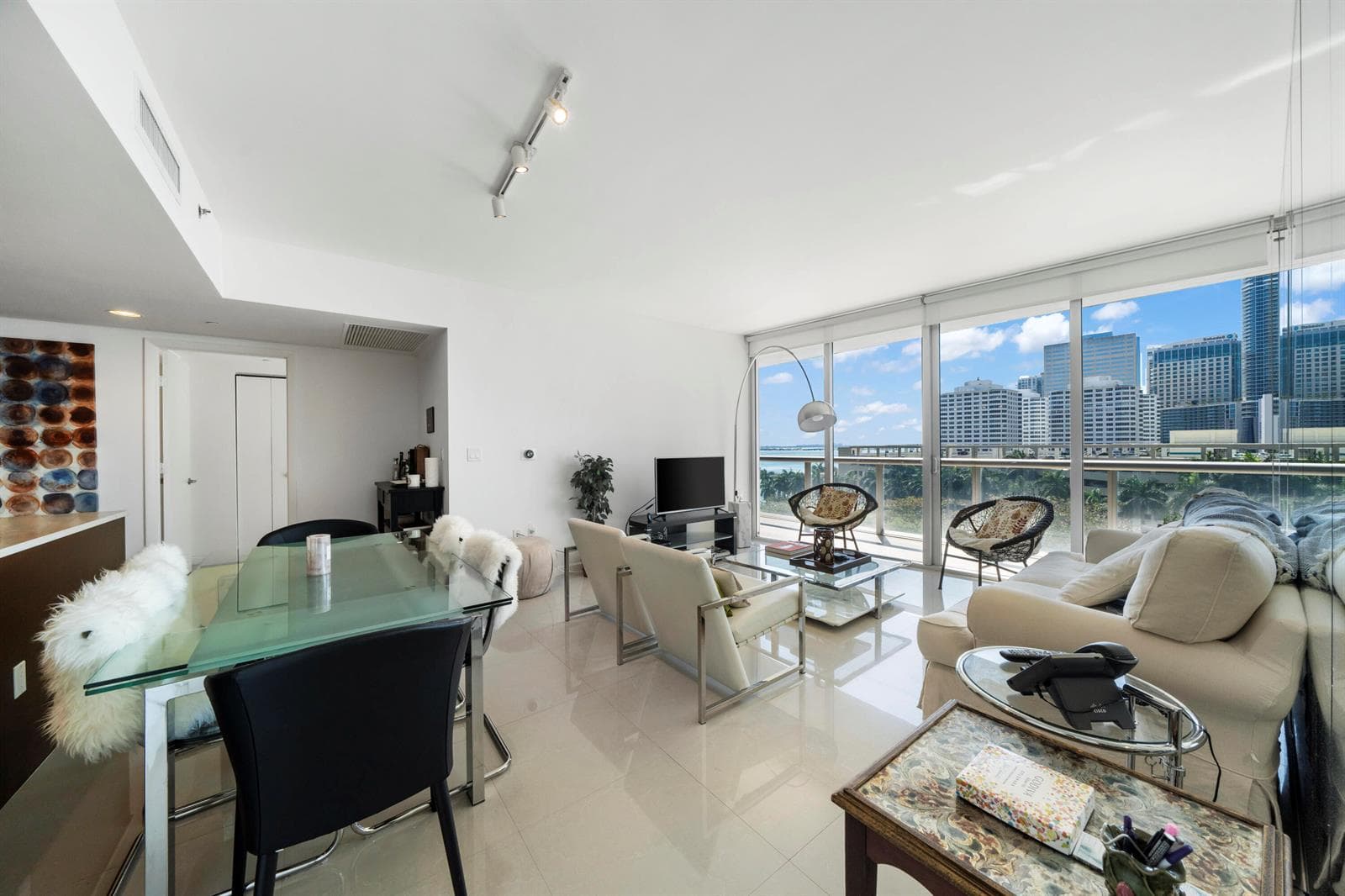 495 Brickell Avenue 811 photo 3