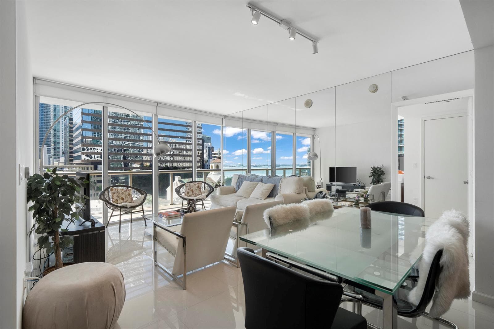 495 Brickell Avenue 811 photo 4