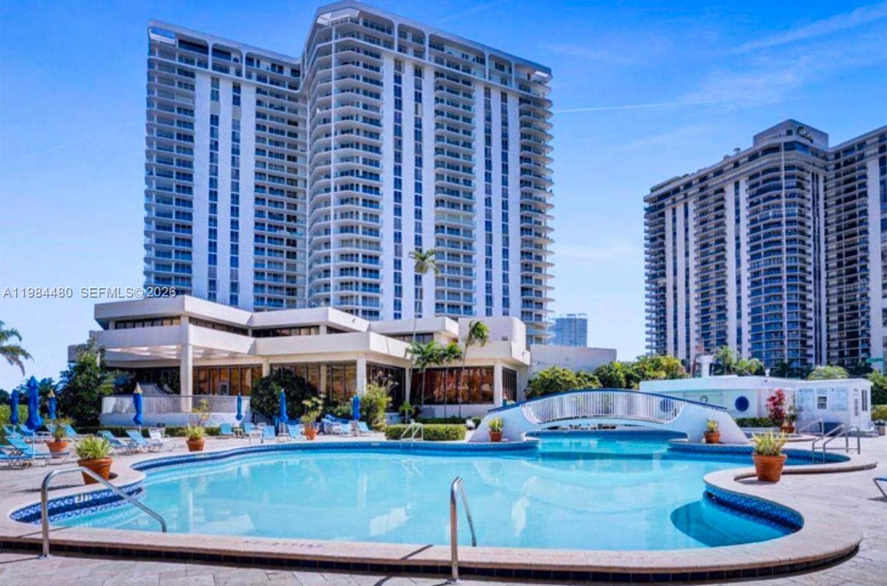 19707 Turnberry Way 5A photo 2