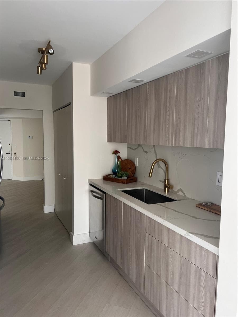 19707 Turnberry Way 5A photo 6