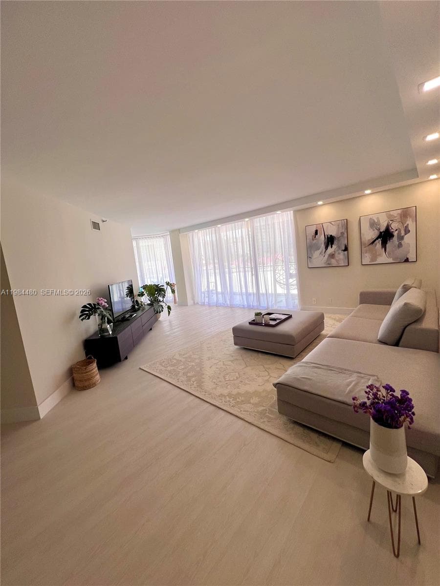 19707 Turnberry Way 5A photo 3