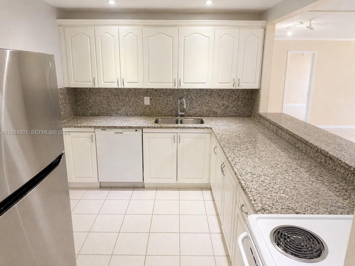 2500 Parkview Dr 509 photo 10