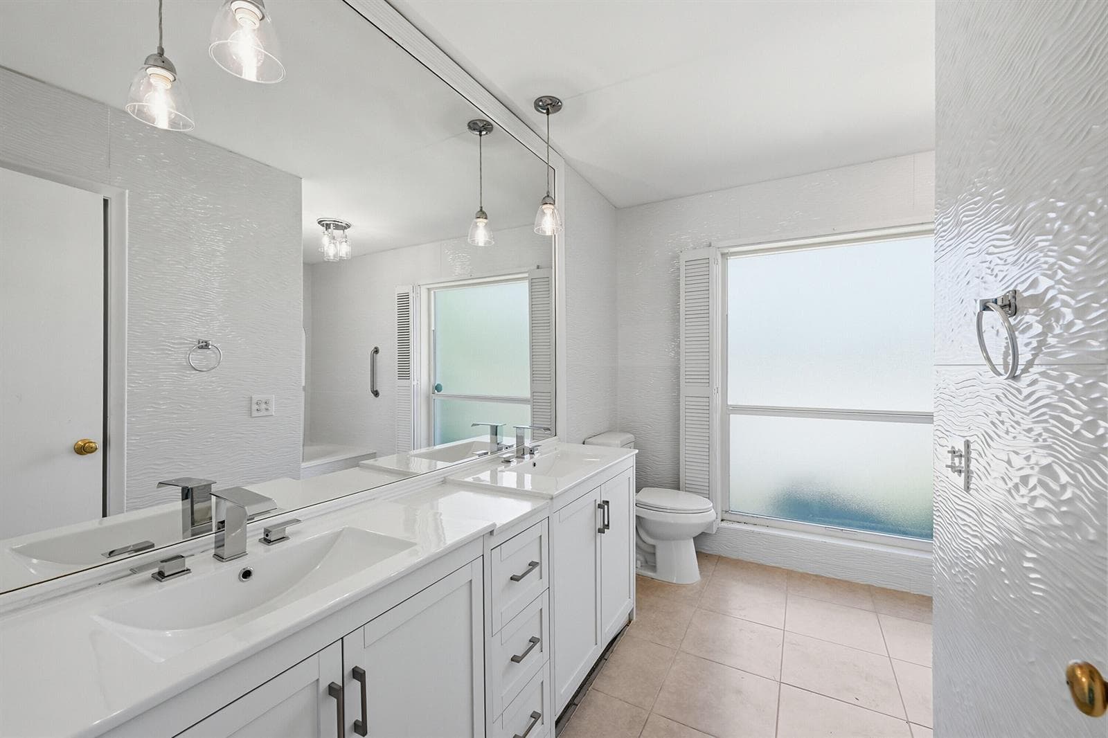 2810 NE 52nd Street photo 9