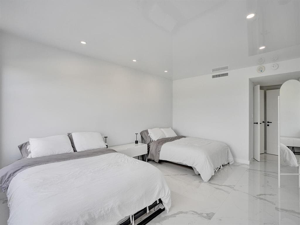 2500 Parkview Drive 1112 photo 22