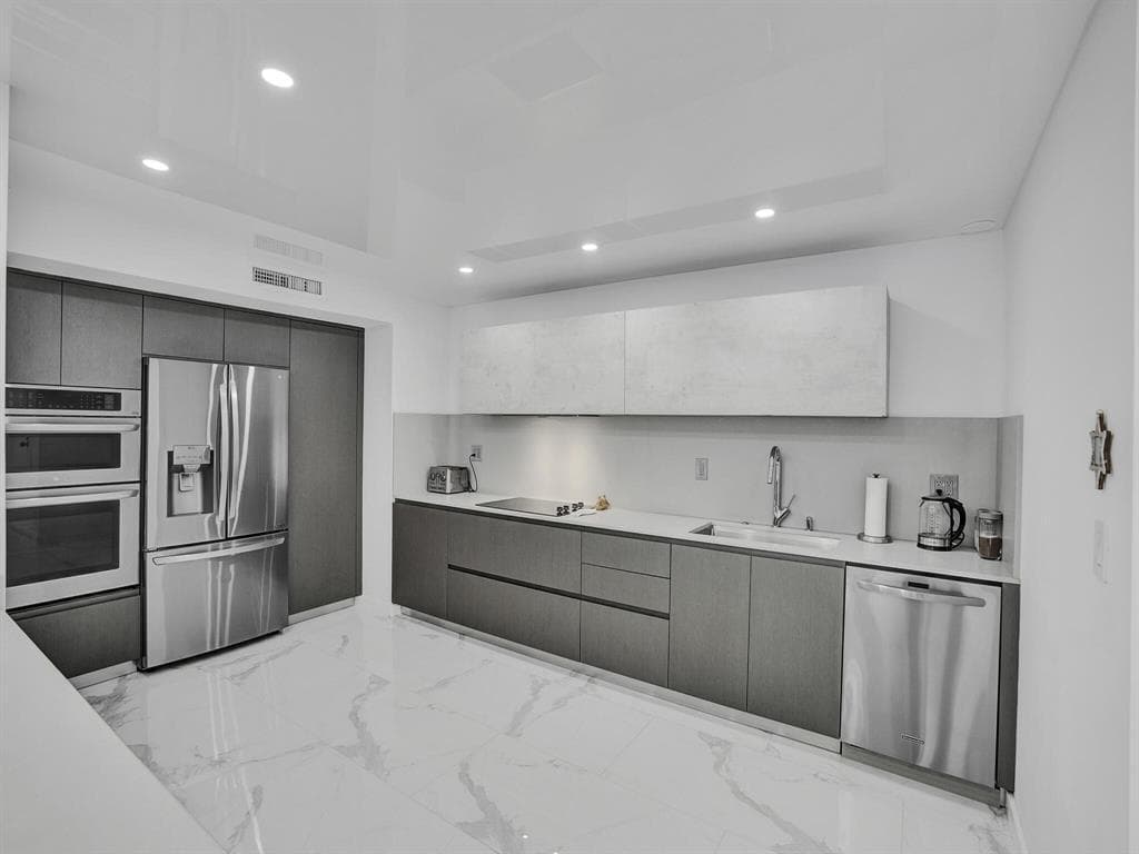 2500 Parkview Drive 1112 photo 3
