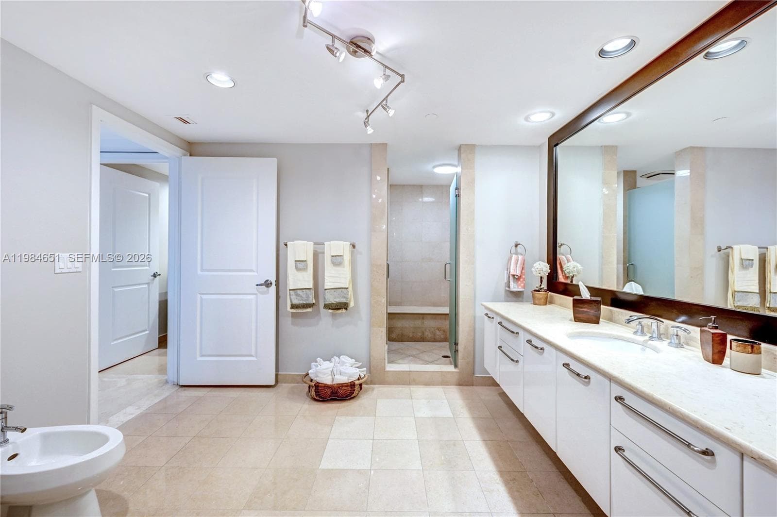 3101 Ocean Dr 3203 photo 17