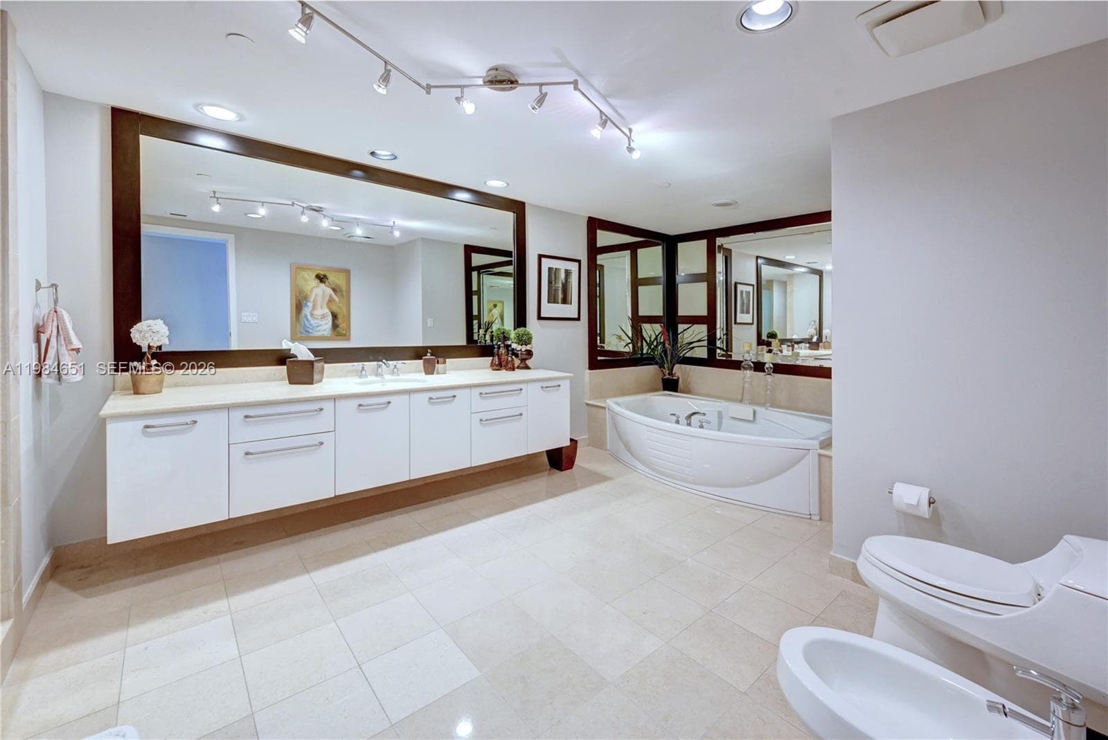 3101 Ocean Dr 3203 photo 15