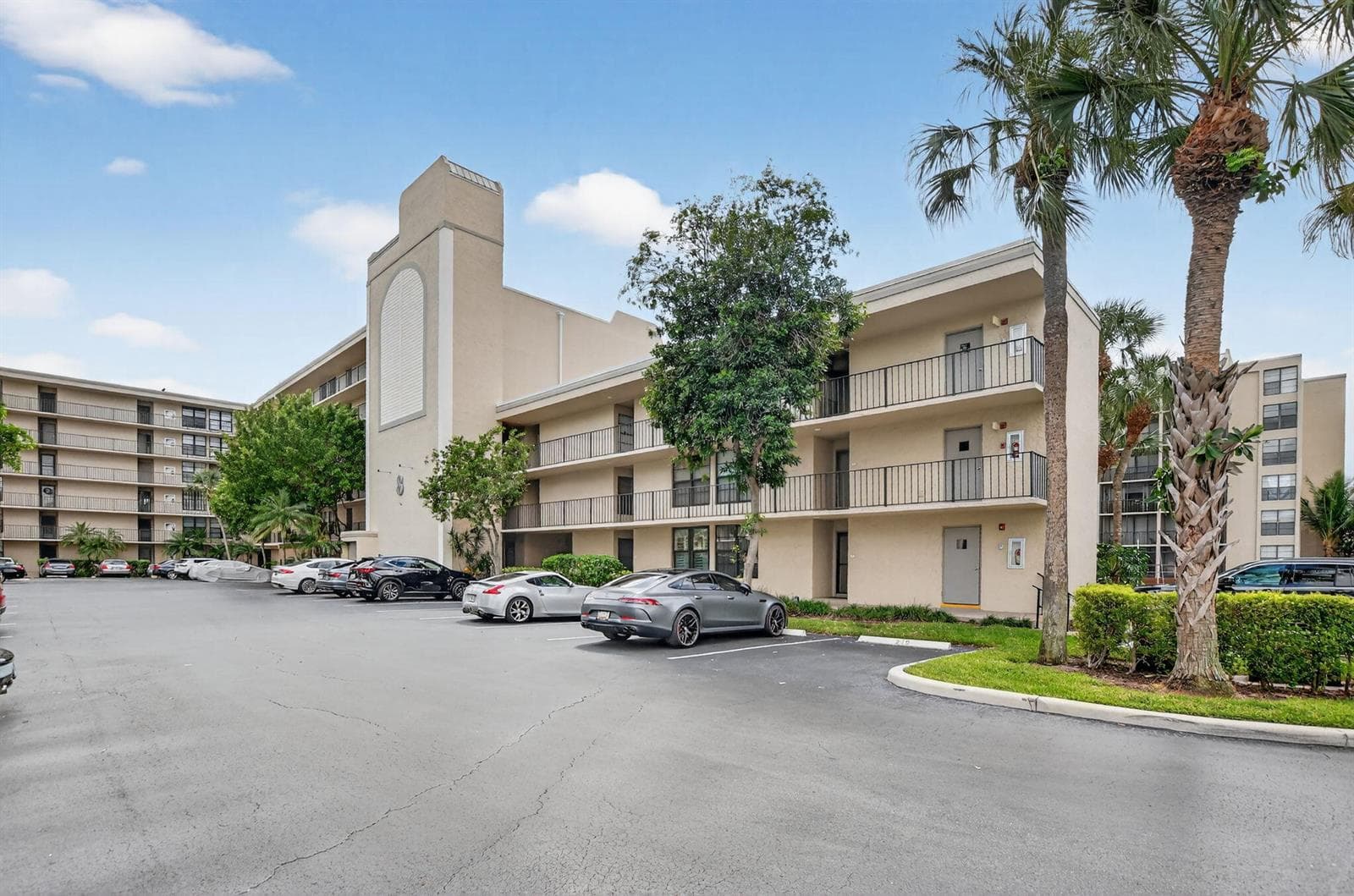 8 Royal Palm Way 107 photo 2