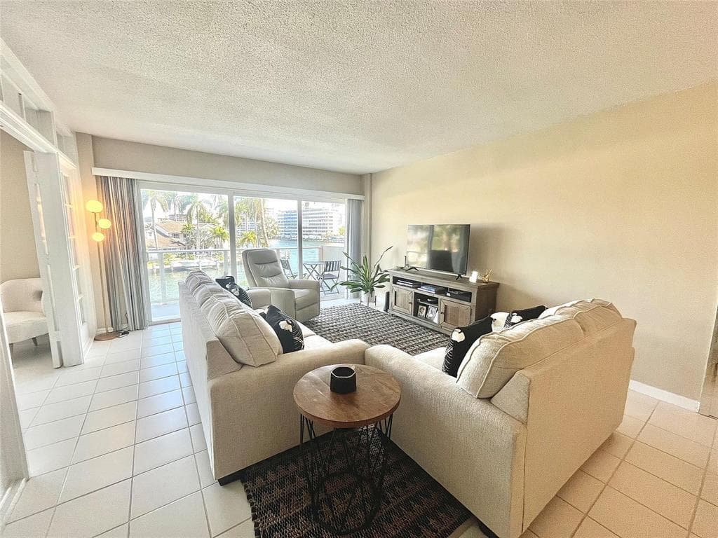 140 NE 28th Avenue 305 photo 10