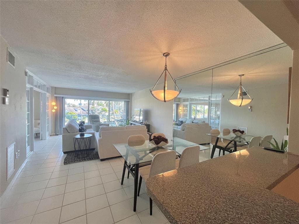 140 NE 28th Avenue 305 photo 4
