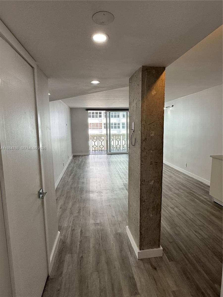 1825 S Ocean Dr 305 photo 2
