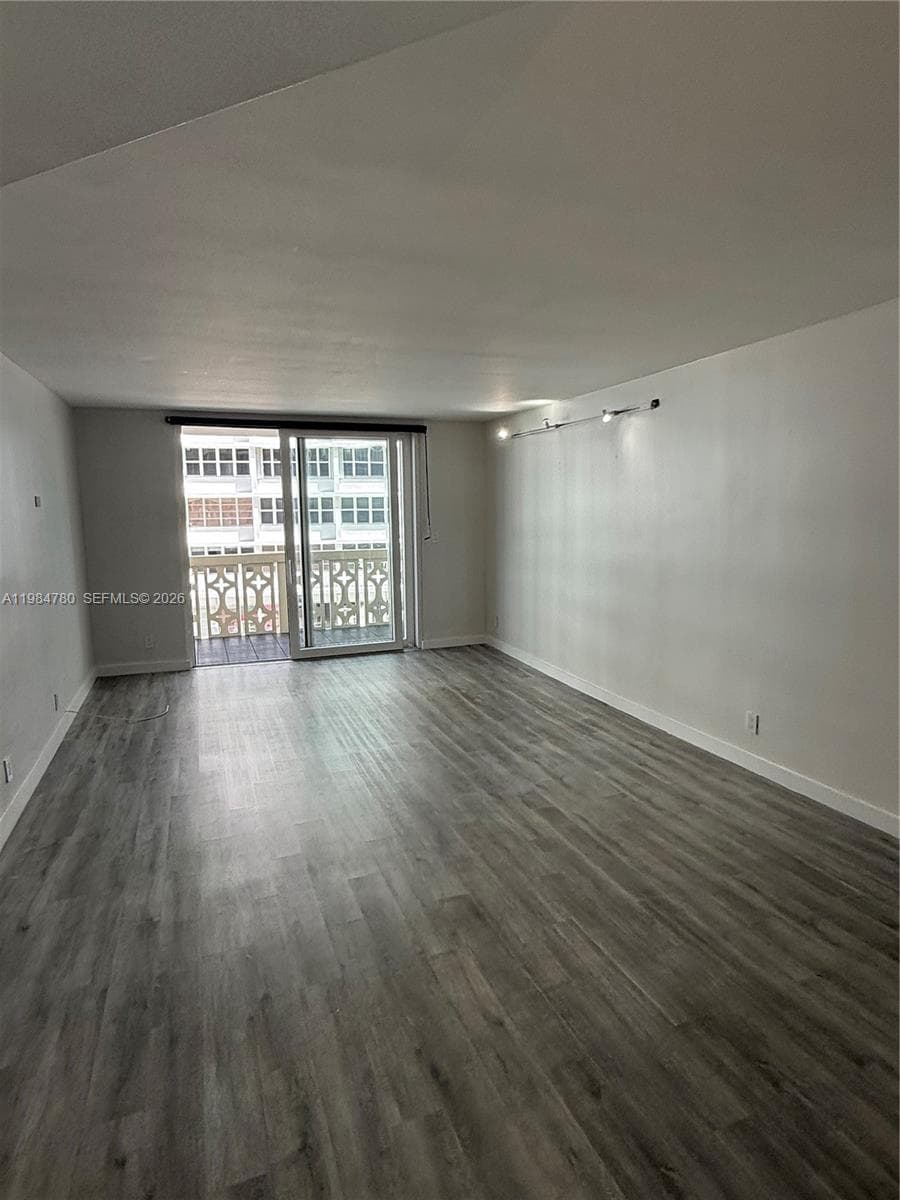 1825 S Ocean Dr 305 photo 6