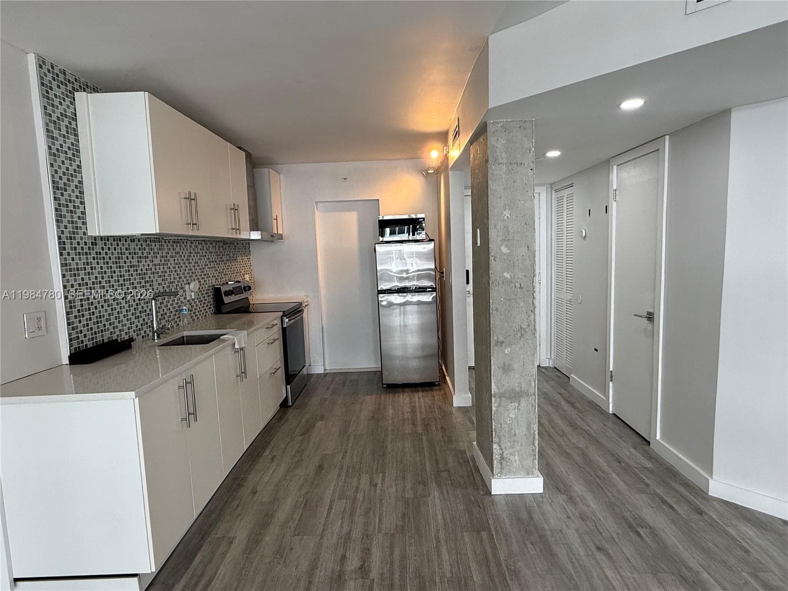 1825 S Ocean Dr 305 photo 7