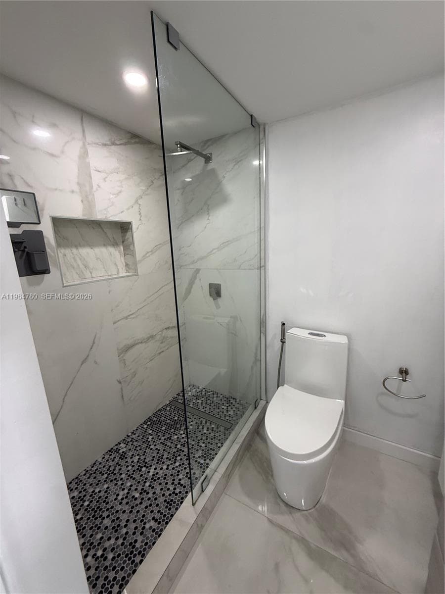 1825 S Ocean Dr 305 photo 20