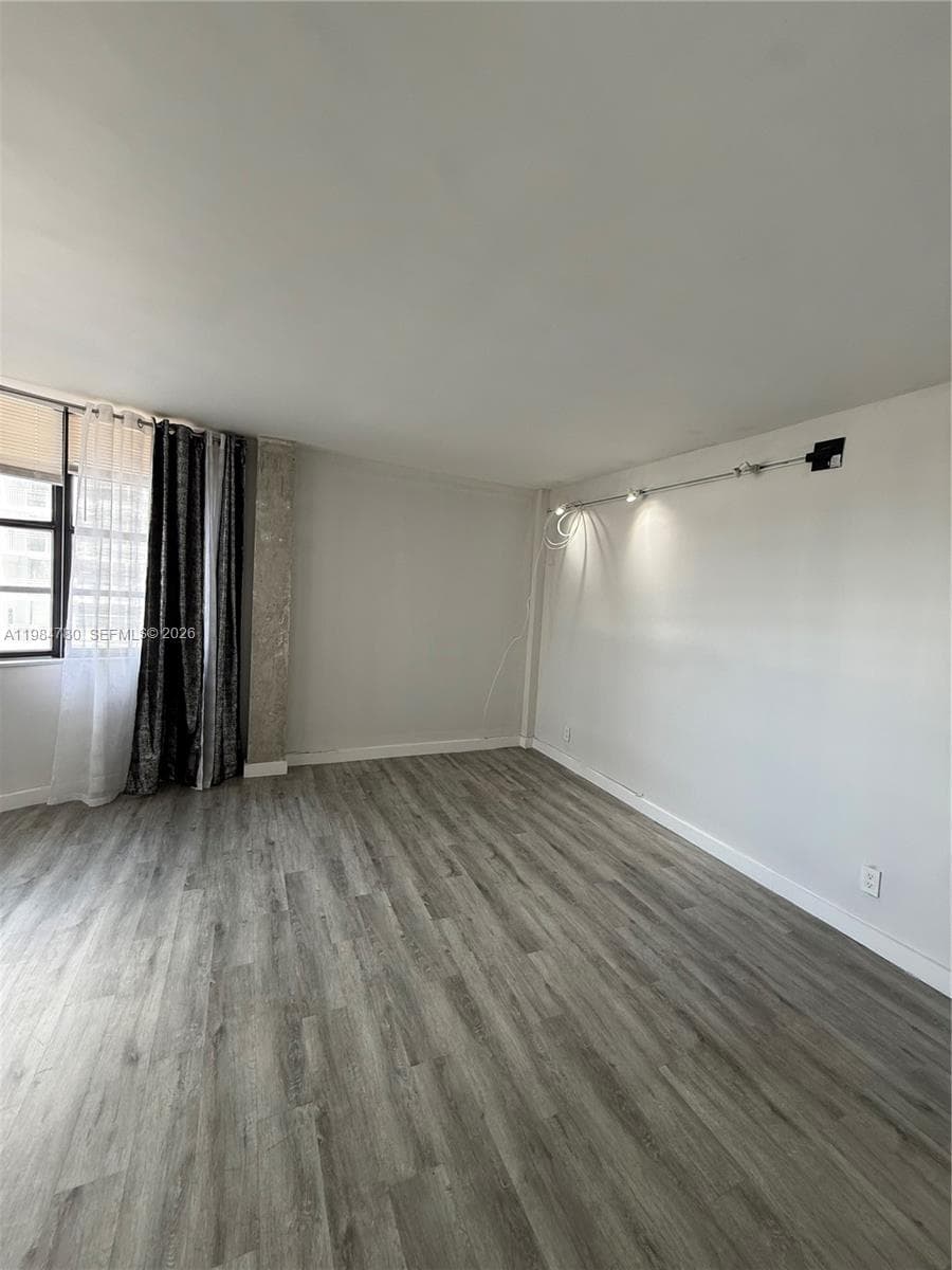 1825 S Ocean Dr 305 photo 14
