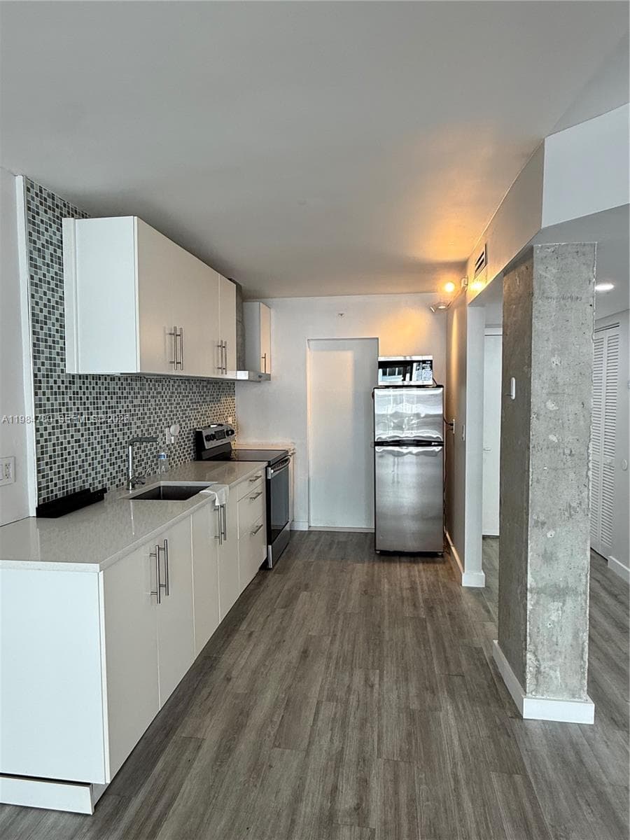1825 S Ocean Dr 305 photo 8